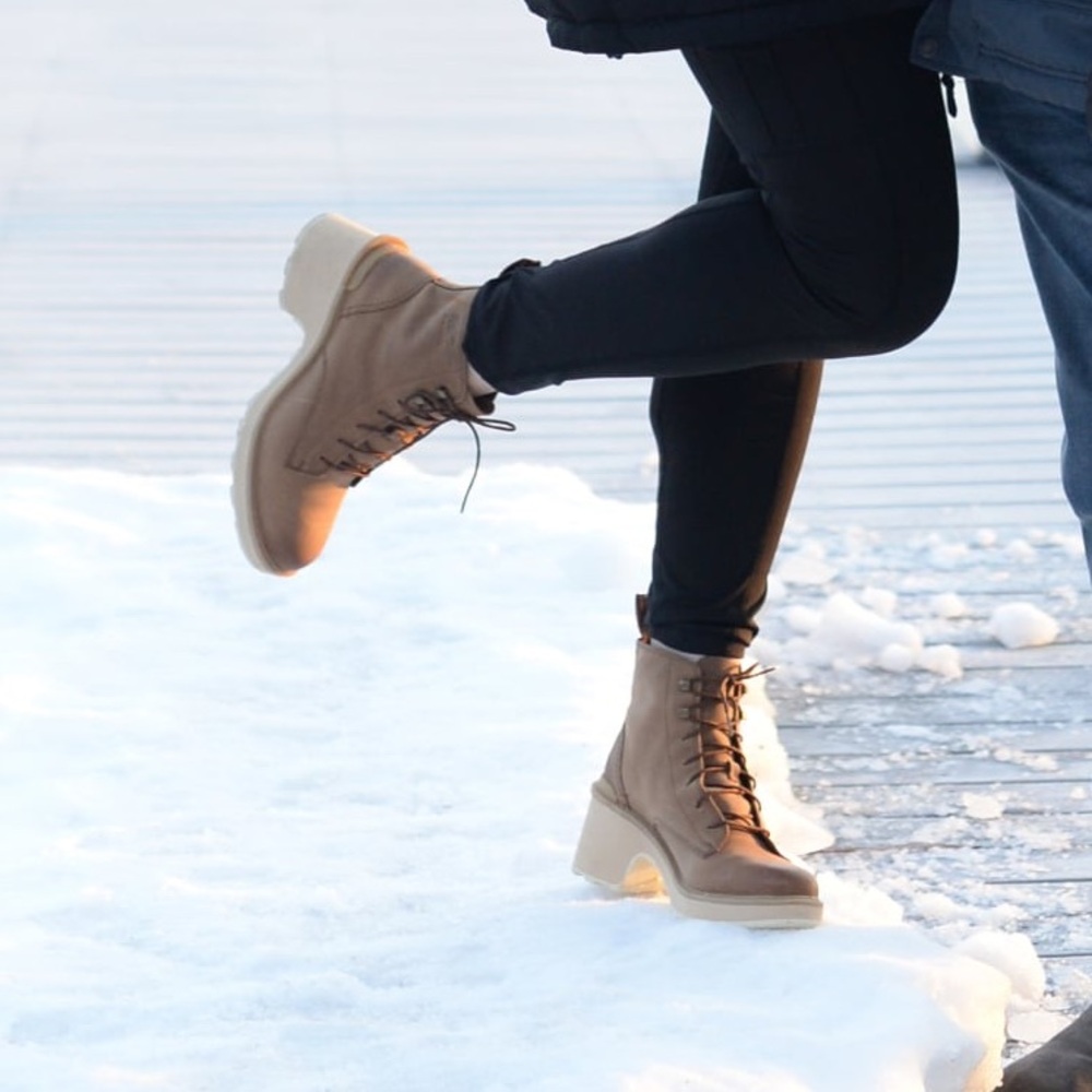 SOREL waterproof boots  Women's Tan Leather Boots - Picture 4 of 15